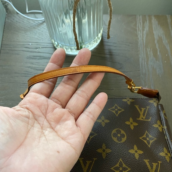 Authentic Louis Vuitton Pochette - Picture 4 of 13